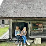 Elamusmajutus Intsu Vorgukuuris مكان تخييم Liiva (Saaremaa)