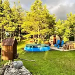 Camping Elamusmajutus Intsu Vorgukuuris *