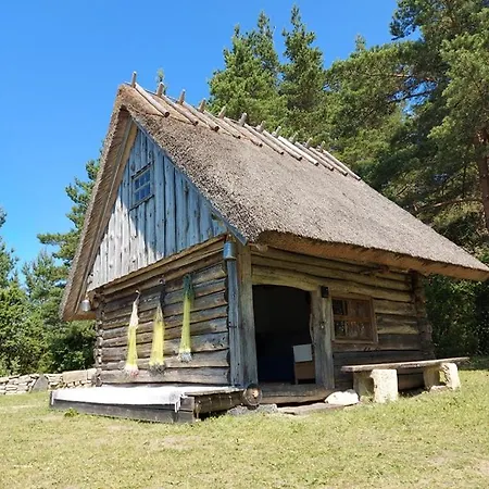 Elamusmajutus Intsu Vorgukuuris Camping *