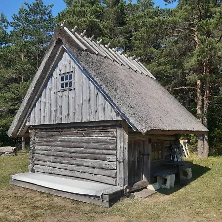 Elamusmajutus Intsu Vorgukuuris Campsite *