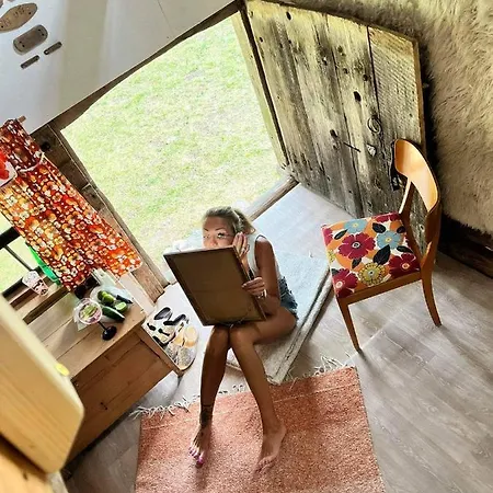 Elamusmajutus Intsu Vorgukuuris Campsite *