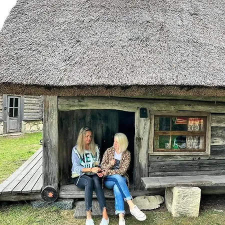 Elamusmajutus Intsu Vorgukuuris Campsite Liiva (Saaremaa)