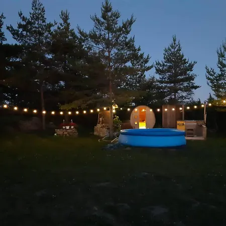 Campsite Elamusmajutus Intsu Vorgukuuris Liiva (Saaremaa)