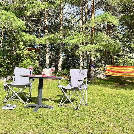 Campsite Elamusmajutus Intsu Vorgukuuris Liiva (Saaremaa)