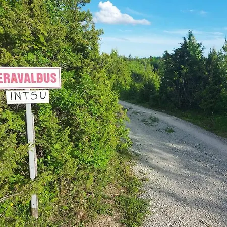 Campsite Elamusmajutus Intsu Vorgukuuris Liiva (Saaremaa)