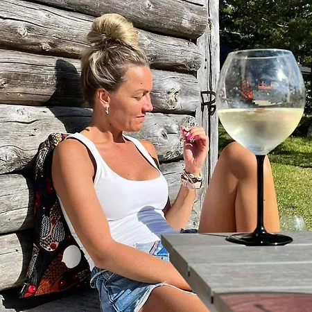 Kamp alanı Elamusmajutus Intsu Vorgukuuris Liiva (Saaremaa)