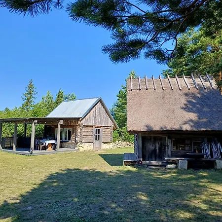 Elamusmajutus Intsu Vorgukuuris * Liiva (Saaremaa)