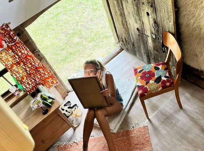 Elamusmajutus Intsu Vorgukuuris Campsite *