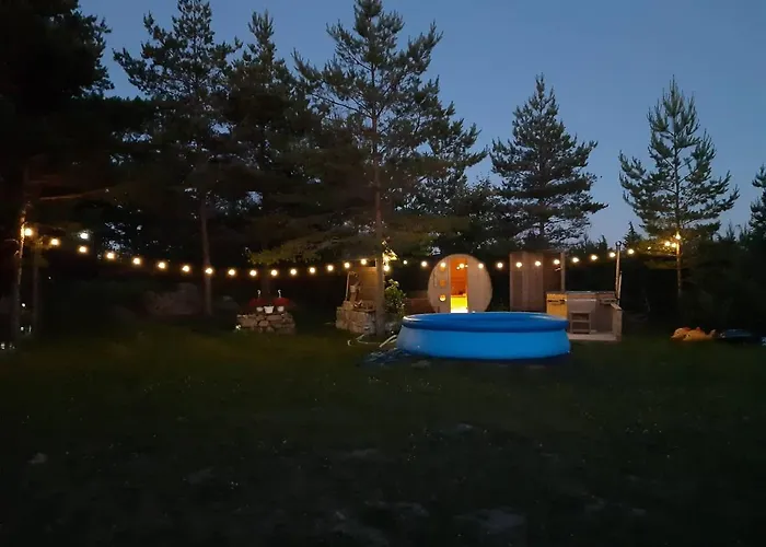 Campsite Elamusmajutus Intsu Vorgukuuris Liiva (Saaremaa)