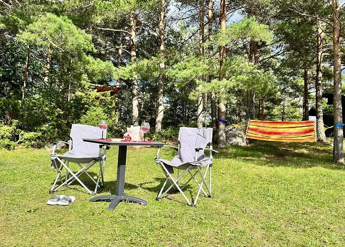 Campsite Elamusmajutus Intsu Vorgukuuris Liiva (Saaremaa)