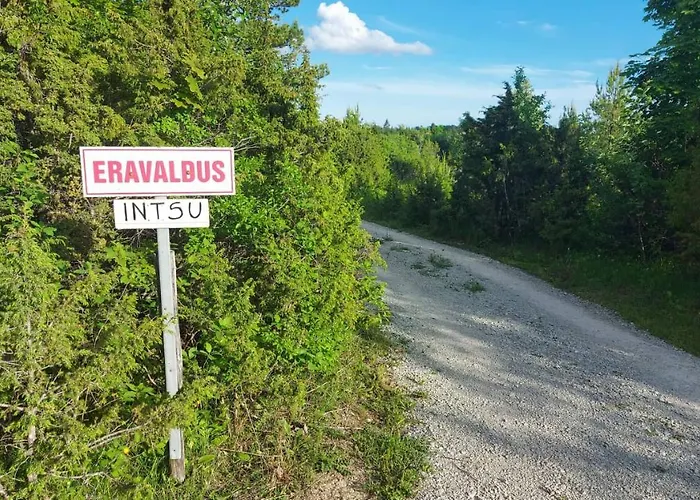 Campsite Elamusmajutus Intsu Vorgukuuris Liiva (Saaremaa)