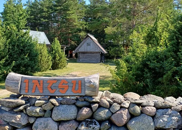 Campsite Elamusmajutus Intsu Vorgukuuris